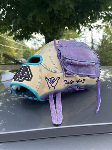 Pitcher's 11.75" Signiture Series Baseball Glove