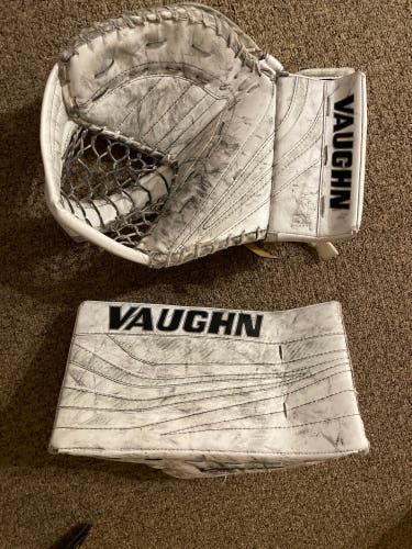 Vaughn SLR Int glove and blocker, regular