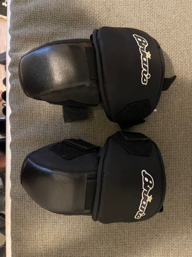 Used Brian's Goalie Knee Guards