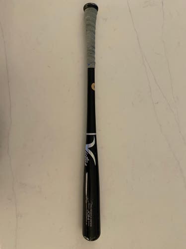Victus JC24 Pro Reserve Series  Maple Wood Bat (-3) 29 oz 31"