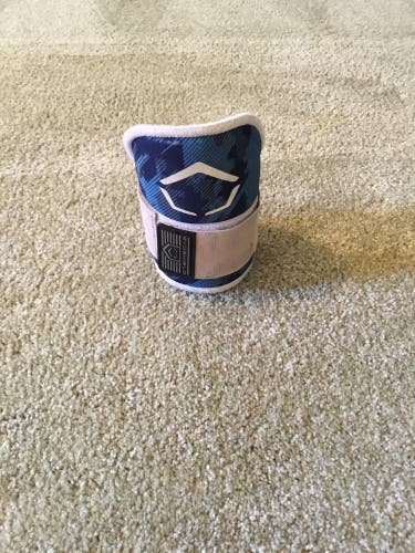 EvoShield Elbow Guard Blue Used