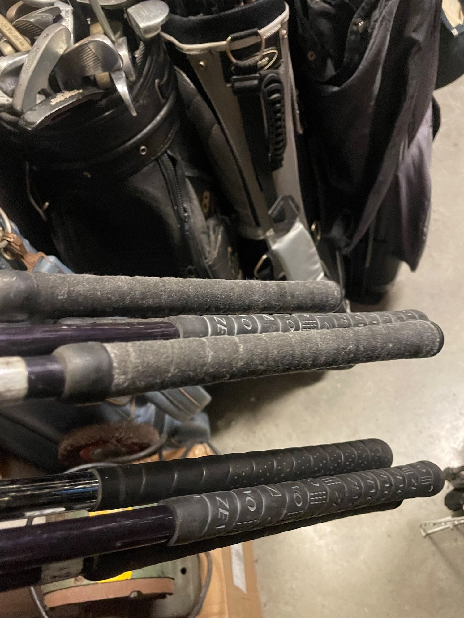 Golf Clubs ZEVO 8 Pc Iron Set In Right Handed | SidelineSwap | Buy  display picture 1