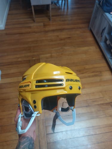 Used Medium Bauer Re-Akt 75 Helmet