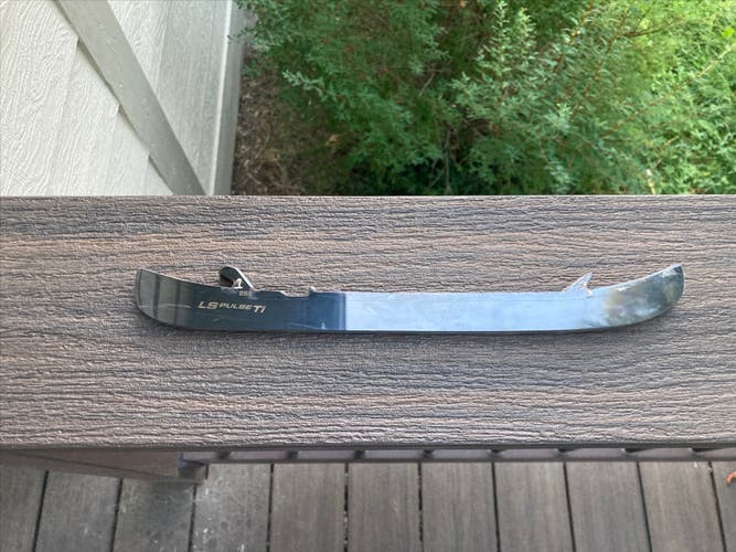 Like new set of Bauer LS Pulse Ti 263