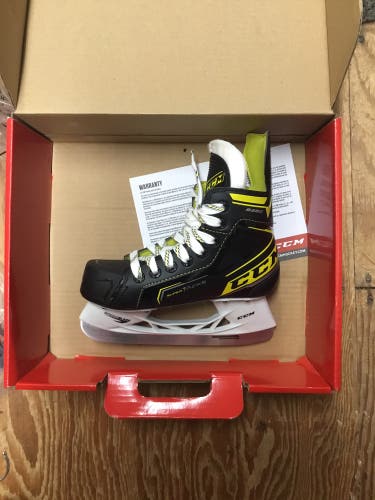 New CCM Regular Width Size 13.5 Super Tacks 9380 Hockey Skates
