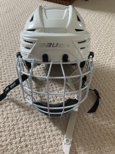 Used Medium Bauer  Re-Akt 150 Helmet