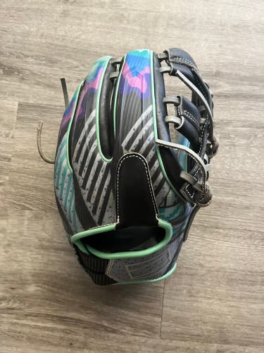 Used Infield 11.5" REV1X Baseball Glove
