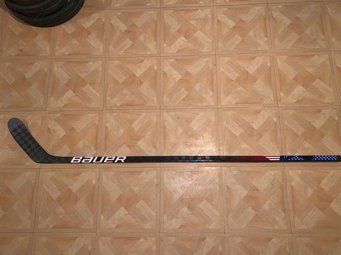 Senior Right Handed P28 Pro Stock Nexus Geo Hockey Stick
