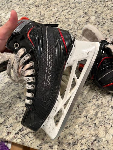 Used Bauer Regular Width Size 8 vapor x900 Hockey Goalie Skates