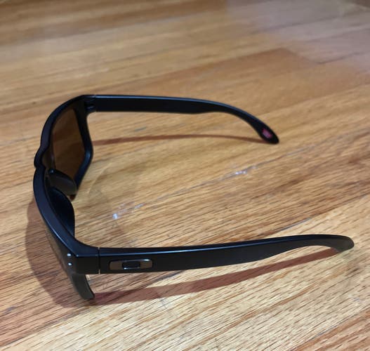 Black Adult One Size Fits All Oakley Sunglasses