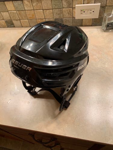 Medium Bauer Pro Stock Re-Akt 150 Helmet