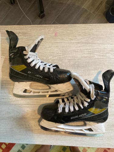 Junior Bauer Supreme 3S Pro Hockey Skates Size 3.5
