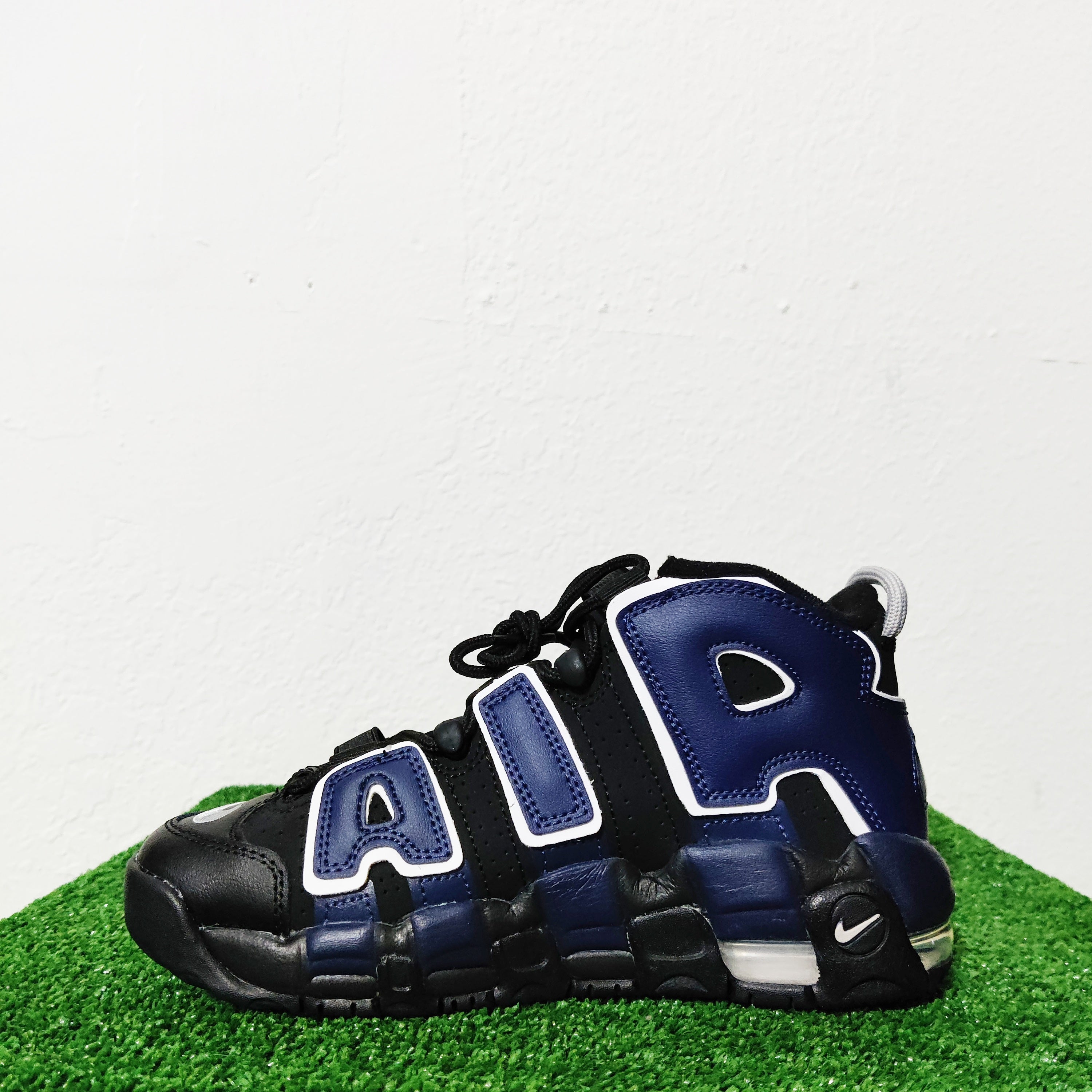 nike air more uptempo womens navy
