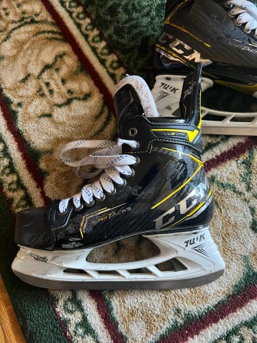 Used CCM Regular Width  Size 7 Super Tacks AS3 Pro Hockey Skates