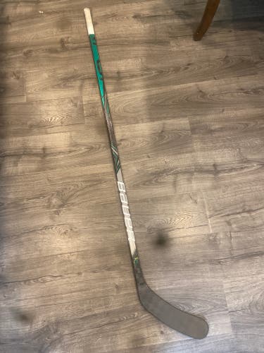 Senior Left Hand P92M Pro Stock Vapor ADV Hockey Stick