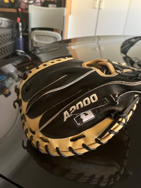 Right Hand Throw 33" A2000 Catcher's Glove
