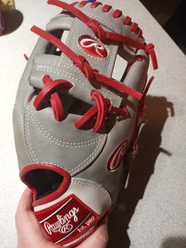 Used Rawlings Right Hand Throw Infield Heart of the Hide Baseball Glove 11.25"