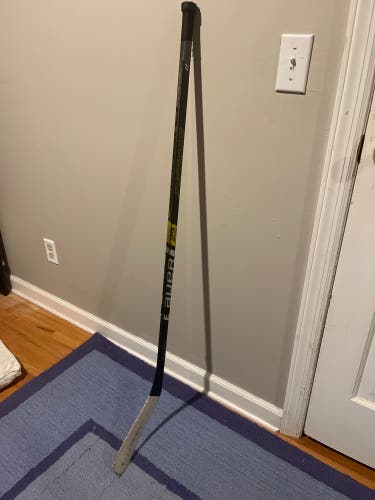Youth Right Handed P92  Supreme 2S Pro Hockey Stick