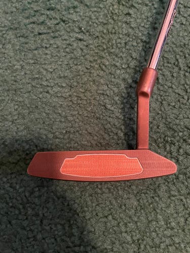 Used Men's Cleveland Right Handed Blade Classic 4.5 Putter 35"
