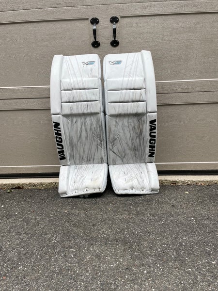 33" Vaughn Velocity V9 Goalie Leg Pads