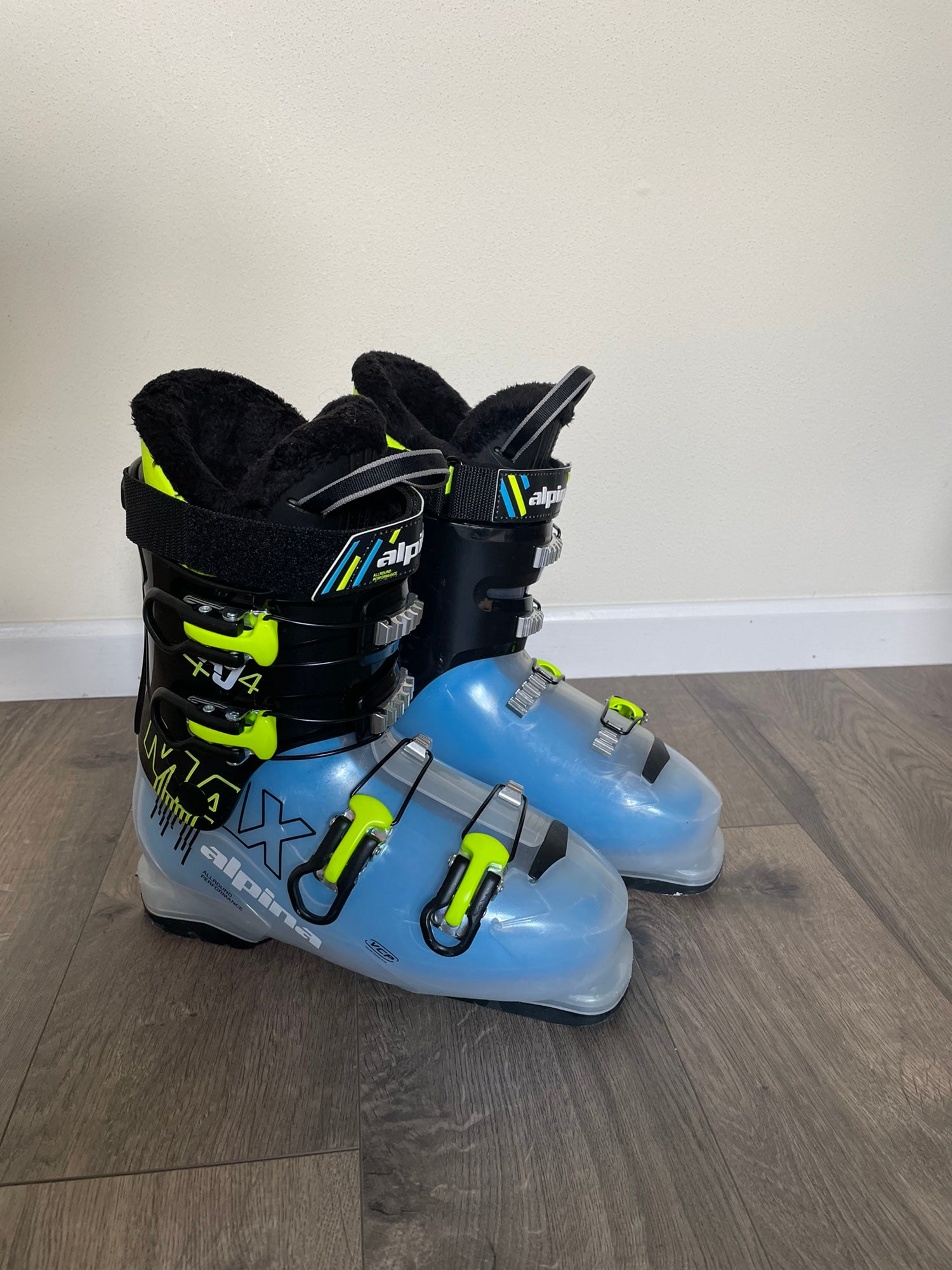 Alpina AJ4 Max Junior Ski Boots | SidelineSwap | Buy and  display picture 1