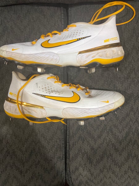 Used Custom White Nike Alpha Huarache Elite 3 (Men’s Size 13)