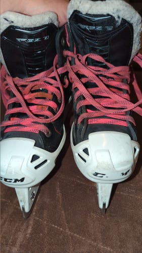 Junior Used CCM RBZ 70 Hockey Goalie Skates Regular Width Size 5
