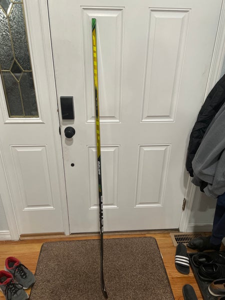 Senior Right Handed P28 Supreme UltraSonic Hockey Stick