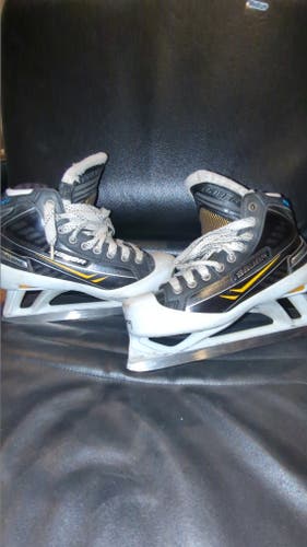 Junior Used Bauer Total One NXG Hockey Goalie Skates Regular Width Size 4