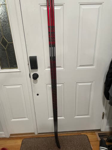 Senior Right Handed P28 Jetspeed FT4 Pro Hockey Stick