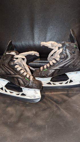 Junior Used Reebok RibCor (Reebok) Hockey Skates Regular Width Size 4