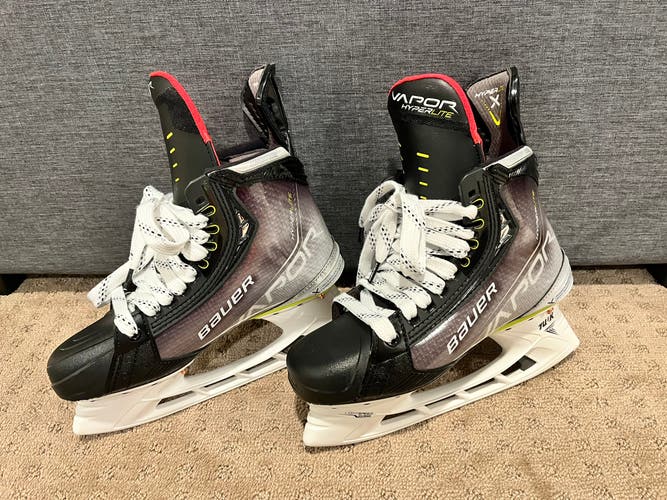 BRAND NEW Bauer Vapor Hyperlite Hockey Skates Size 5.5 Fit 3