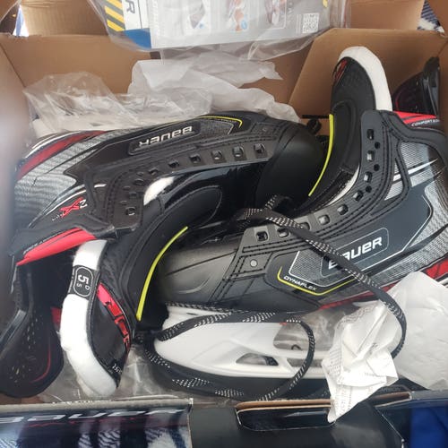 Junior New Bauer Vapor 2X Pro Hockey Skates Regular Width Size 5.5