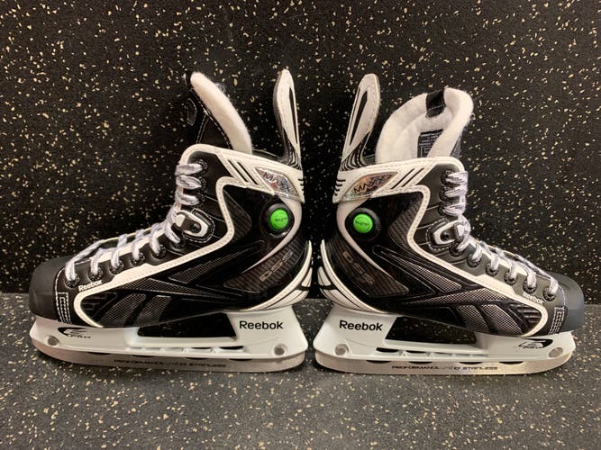 New Reebok Regular Width Size 4 Maxx Pump Hockey Skates