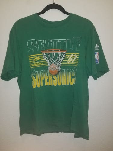 Vintage 90s adidas NBA Seattle Super Sonics Men's Size L Green T Shirt Durant