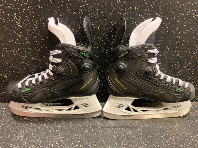 New Reebok Regular Width Size 4 MAXX  Hockey Skates