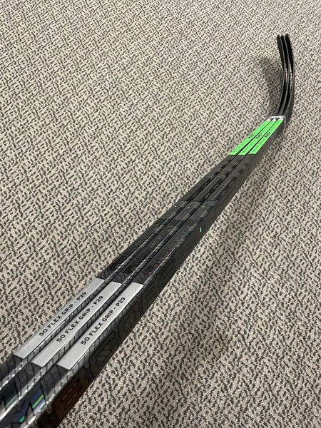 3-PACK CCM Trigger 6 Pro 50 flex P29 curve right handed sticks