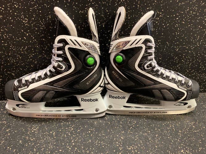 New Reebok Regular Width Size 7 MAXX Hockey Skates
