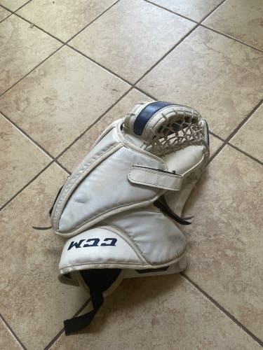 Used Regular CCM Extreme Flex 500 Intermediate Glove