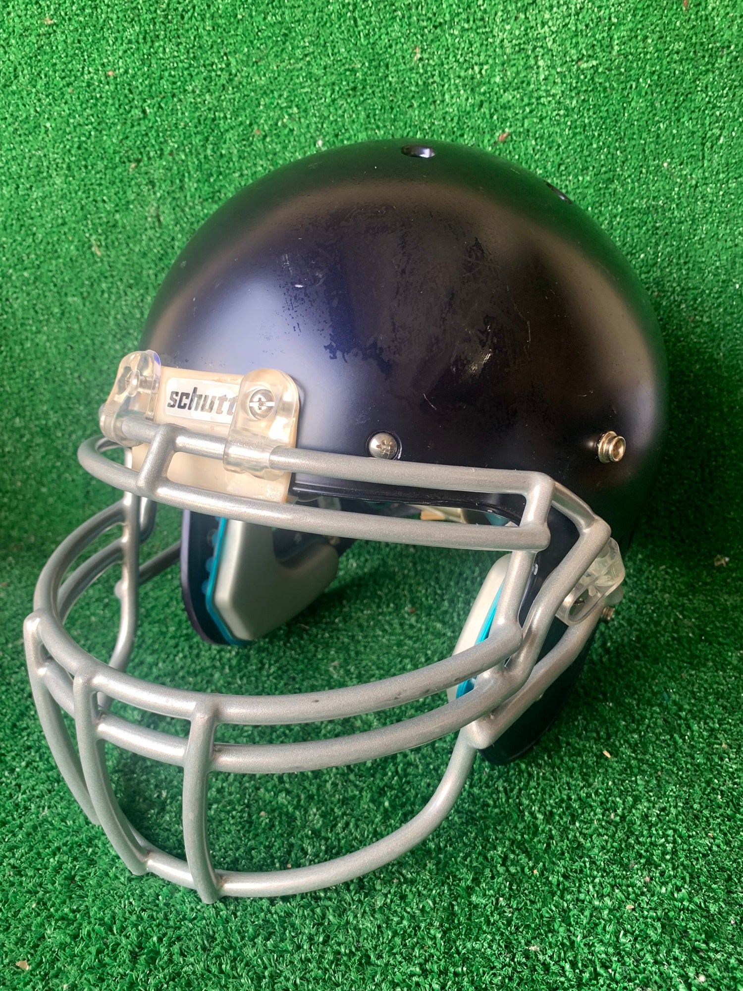 Details about   Vintage Schutt AiR Advantage Adult HS Football Helmet Black MEDIUM #30 