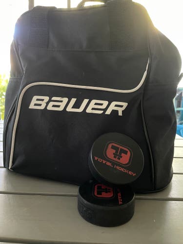 Hockey Puck Bag With 22 Pucks