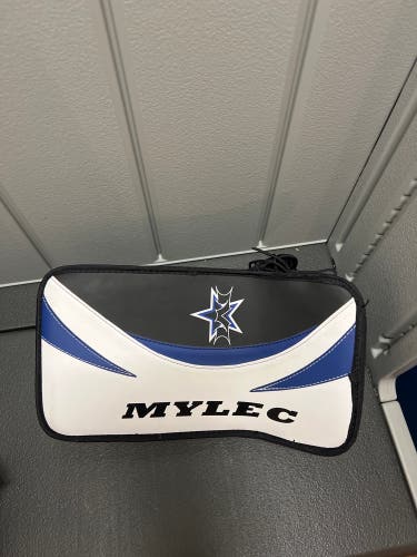 Street hockey blocker