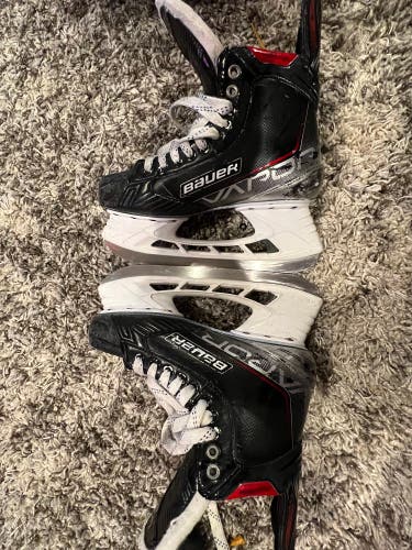 Used Bauer Regular Width Size 6 Vapor 3X Hockey Skates
