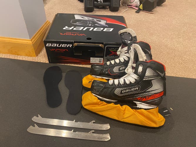 Used Bauer Regular Width  Size 2 Vapor X2.7 Hockey Goalie Skates WITH EXTRA STEEL + SUPER FEET