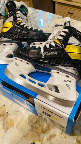 New Bauer Supreme 3S Hockey Skates Junior Regular Width Size 2.5