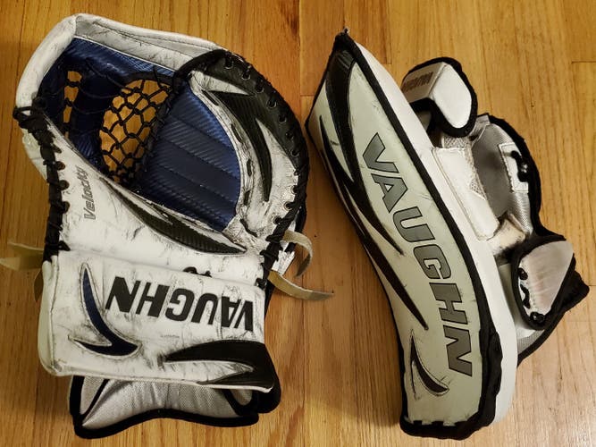VAUGHN VELOCITY 7400 GLOVE AND BLOCKER SET INTERMEDIATE