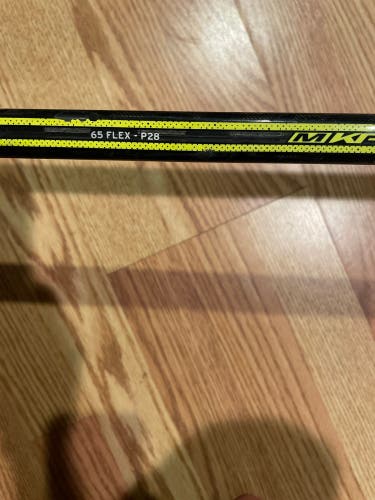Intermediate Right Handed P28  Super Tacks AS3 Pro Hockey Stick