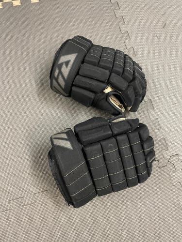 MIA MB33 (Warrior Franchise) Black Pro Stock hockey gloves