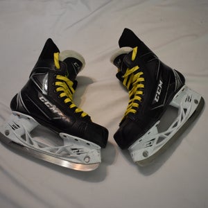 CCM Ribcor 74k Hockey Skates, Size 2.5
