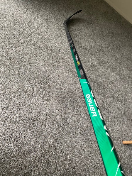 Senior Left Hand P92M Pro Stock Vapor Hyperlite Hockey Stick